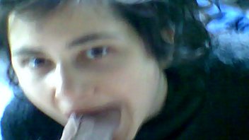 Gadis Seksi Indonesia Keturunan Tionghoa Memberikan Blowjob
