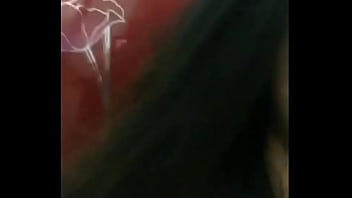 Gadis Asia Berpayudara Besar Menggoda Saat Live