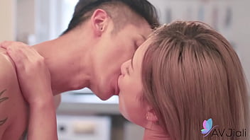 Gadis Tionghoa Seksi Lin Siyu Digencet Keras Pacarnya Di Dapur.