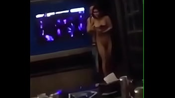 中國掃黃再現醜聞!ktv包廂內男女三人淫亂遊戲不雅照外流