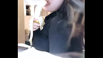 Monica Adhea, Model Indonesia Yang Panas Dan Menggoda Dengan Aksi Oralnya Yang Menggairahkan