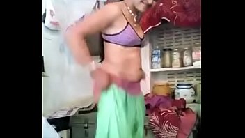 Desi Bibi Yang Menggoda Dengan Tubuh Seksi Dan Nafsu Membara