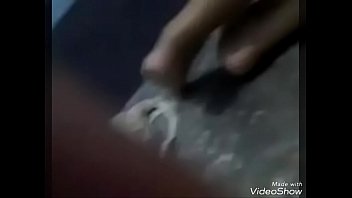 Gadis India Perawan Memamerkan Tubuh Seksi