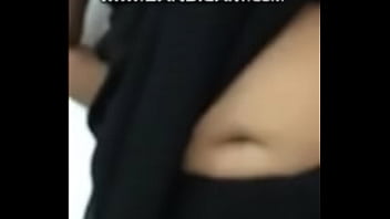 Pusar Dalam Dan Berlekuk Istri Desi Yang Menggoda