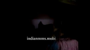 Desi Panas Yang Menggoda