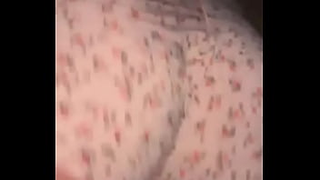 Gadis Muslimah Berhijab Memamerkan Pantat Montoknya – Goyangan Solo, Renggangan Dan Pantulan Menggoda