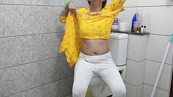 Ibu Tiri India Yang Menggoda Menggila Di Kamar Mandi Dengan Anak Tirinya