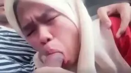 Digoyang Hingga Klimaks Oleh Gadis Berjilbab Di Dalam Mobil
