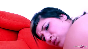 Kakak Tiri Pertama Kali Muncrat Saat Jari Dan Kontol Menggila