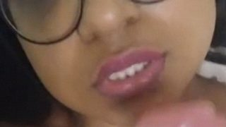 Gadis Nri Menggoda Diri Dengan Dildo Dalam Selfie Panas