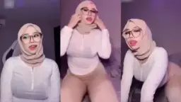 Goyang Twerk Binal Dengan Hijab Yang Menggoda