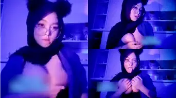 Lyorichan Berhijab Meremas Payudara Montoknya Yang Menggoda
