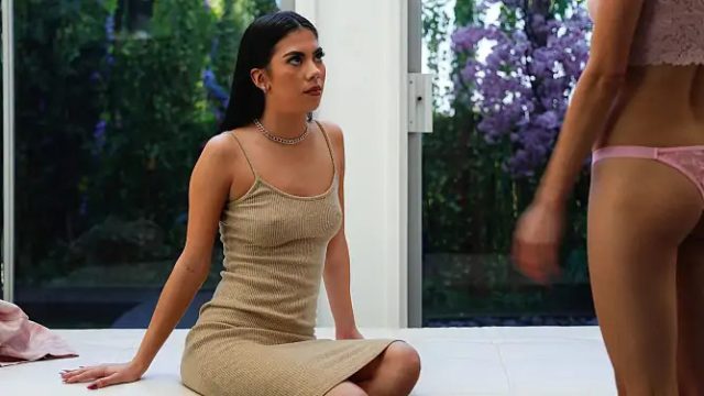 Pasangan Imut Menggila Dengan Mila Marie Dan Sona Belle Dalam Threesome Yang Meledak-ledak