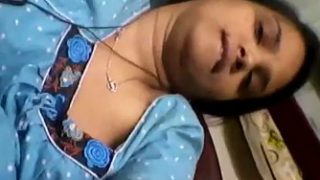 Skandal Telanjang Pegawai Bank Desi: 3 Foto Mesra Yang Bikin Geger