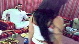 Video Panas Pasangan Pakistan Beraksi Dengan Wanita Telanjang