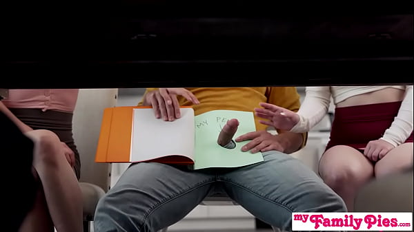 Duduklah Dengan Penis Kecilmu Dan Tunggu Sampai Kami Selesai Menikmati Hidangan Penutup, Ibu Tiri – Myfamilypies S22:e3