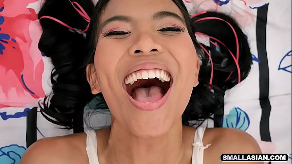Gadis Asia Mungil Digoyang Pria Bule