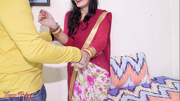 Desi Bhabhi Dapat Blowjob Dalam-dalam Lalu Ditusuk Anal Dengan Keras. Video Porno Hindi.