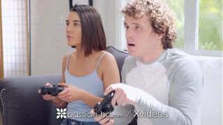 Kakak Tiri Mesum Ngentot Kontol Gede! Bonding Main Game Bareng