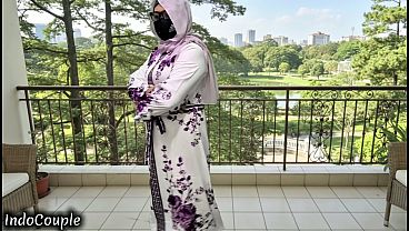 Istri Berhijab Yang Doyan Selingkuh, Kugoda Di Koridor Kampus Yang Sepi