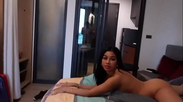 Sophia: Sensasi Panas Arab Dan Thai Yang Menggoda