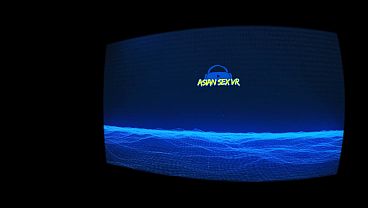 Pakaian Dalam Neon Membungkus Tubuh Gadis Asia Amatir Yang Sedang Menunggangi Batang Keras