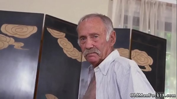 Nenek Panas Merayu Bujang Muda Dan Beruang Tua Pertama Kali Masuk Ke Selatan