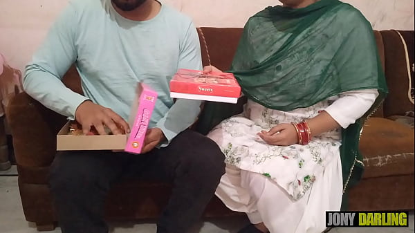 Diwali Ki Raat Maami Ki Geeli Chut Mein Patakhe Fodkar Maza Aaya