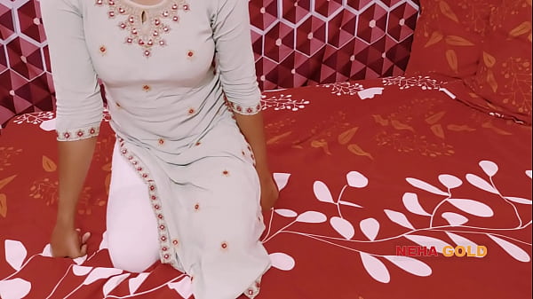 चाची की बेटी को बिस्तर पर लिटाकर जमकर चोदा