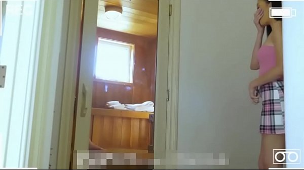 Kakak Tiri Lana Rhoades Mengintip Adik Tiri Dengan Nafsu Membara
