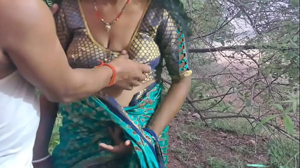 Desi Bhabhi Santal Yang Panas, Ngentot Di Luar Ruangan Dengan Liar