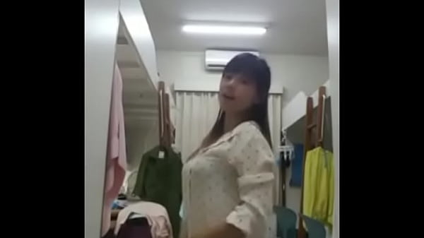 Mantan Kekasih Peranakan Tionghoa Indonesia Telanjang Menggoda Dengan Gerakan Erotis