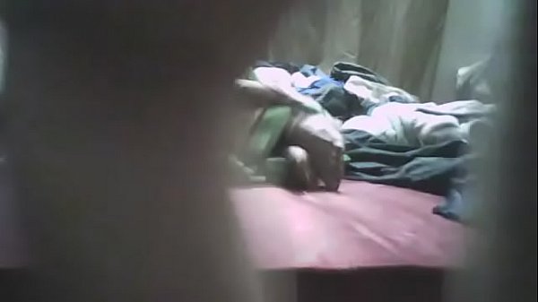Pembantu Desi Binal Beraksi Di Kamar Tidur