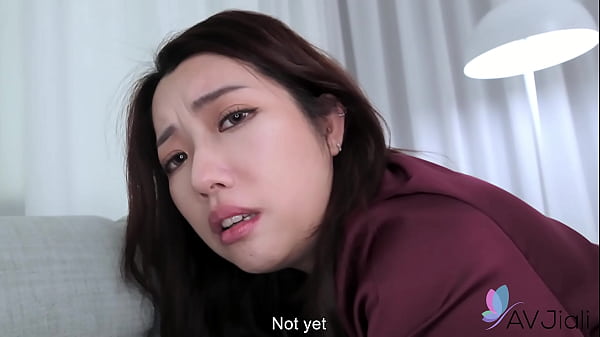 Cici, Ibu Rumah Tangga Tiongkok Yang Seksi Dengan Payudara Besar, Menggoda Dan Memainkan Penis Yang Keras.