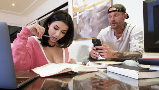 Datanglah, Orang Tuaku Tak Ada Di Rumah Bersama Roxie Sinner Dan Scott Nails