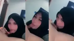 Gadis Berjilbab Mengulum Batang Pacarnya