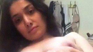 Video Panas Cewek Pakistan Cantik Memainkan Lubang Intim Dan Pantatnya