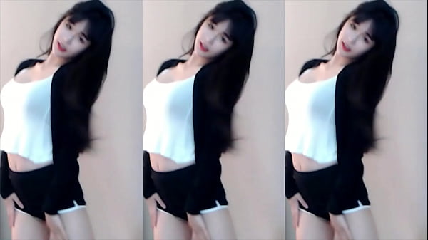 Cô Nàng Trung Hoa Rướn Mình Trên Tàu Lượn Siêu Tốc