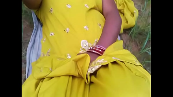 Gadis Liar Di Ladang Dengan Suara Erotis Menggoda