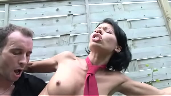Gadis Sma Digoyang Pantatnya Di Belakang Sekolah Dan Melahap Sperma