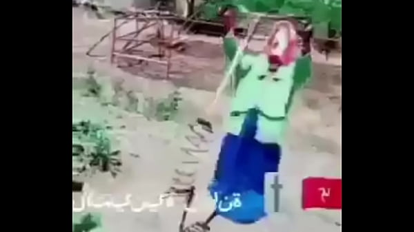 Wanita Terbang Dengan Teks Arab Kotor