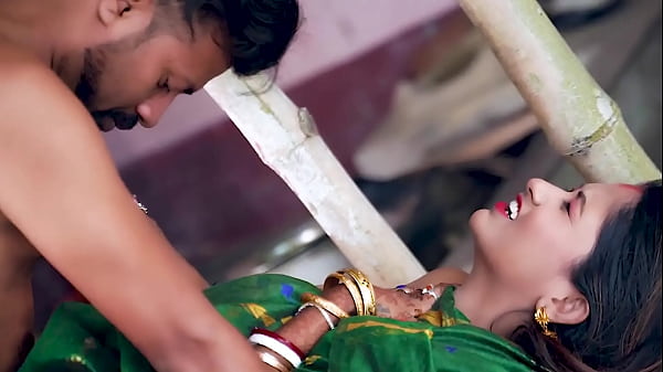 Desi Bhabhi Garmi Bhar De Rahi Hai Apne Devar Ke Saath Khet Mein, Awaaz Sunkar Uth Jaoge
