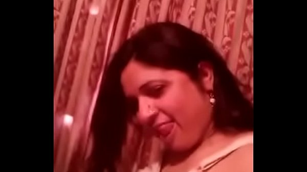 Gadis India Yang Menggoda Dengan Lekuk Tubuh Yang Memukau
