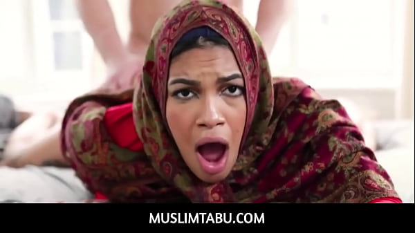 Maya Farrell: Saudara Tiri Arab Berhijab Yang Dipaksa Menikah, Tapi Gairahnya Membara
