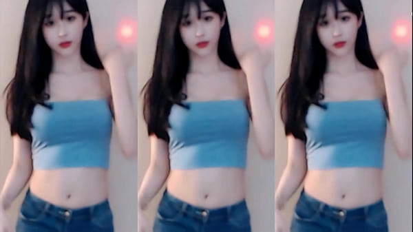 Cô Nàng Trung Hoa Uốn éo Với Bộ đồ Phai Màu Gợi Cảm