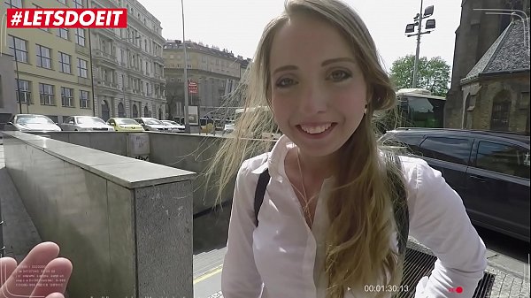 Anya Akulova, Gadis Rusia Yang Menggila, Menikmati Batang Besar Pria Perkasa Saat Liburan Kota