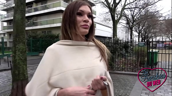 Kitana, Si Rusia Seksi Dengan Lekuk Tubuh Yang Menggairahkan