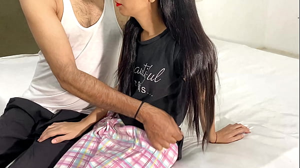 Gadis Desa Seksi Pamer Memek Ketat Digenjot Kontol Gede Paman