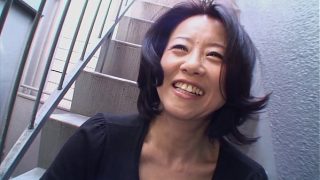Junko Sakashita, Si Brunette Asia Yang Panas, Sampai Tak Kuasa Menahan Gairahnya Di Jalanan Dan Membiarkan Payudaranya Terbuka