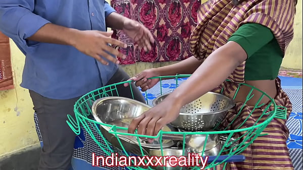Gila! Suara Mesra Keluarga Tiri India Bikin Merinding